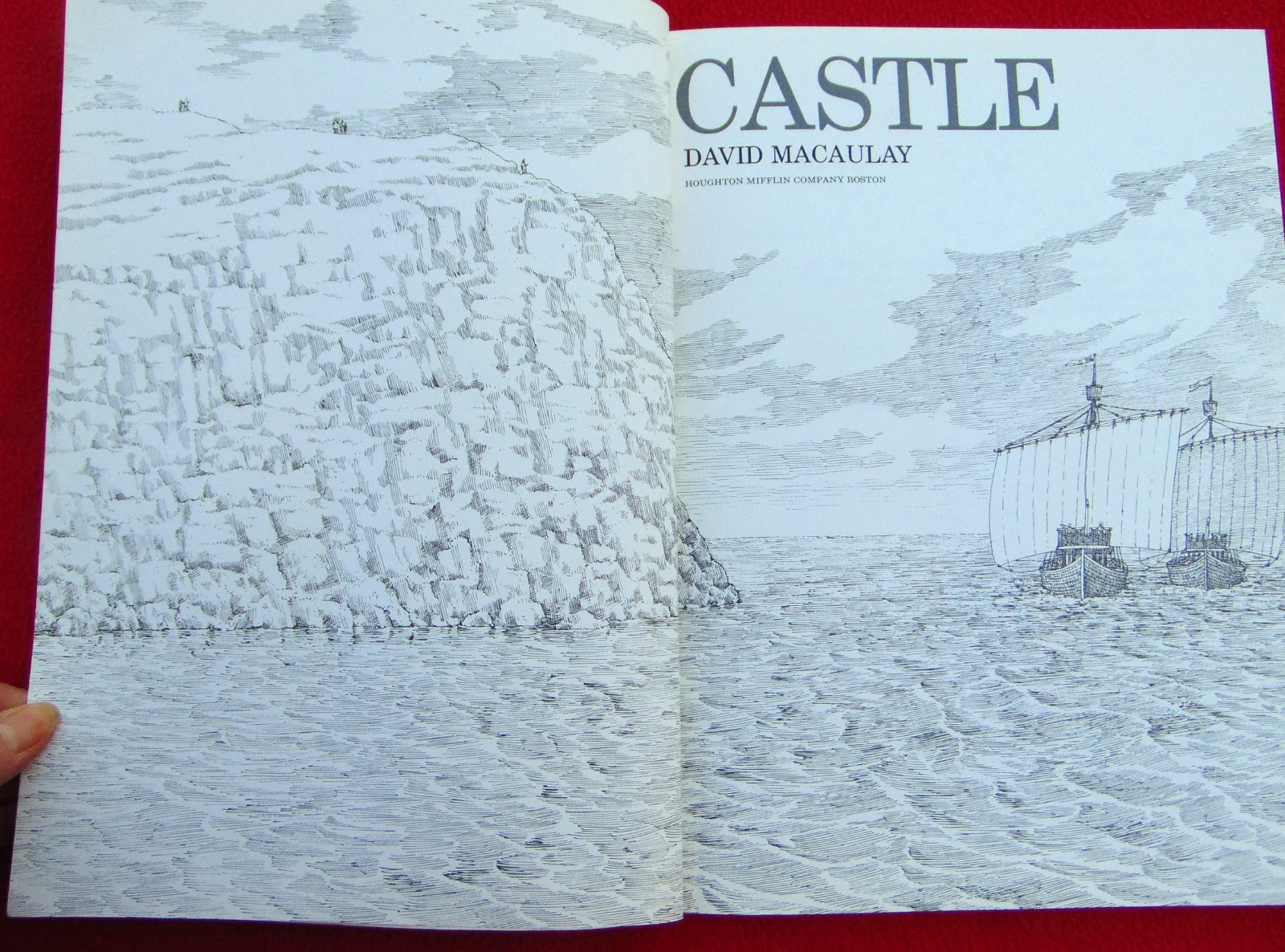 CASTLE ~BY DAVID MACAULAY~VINTAGE BOOK 1977 ~ LARGE 9″ x12″ ~ PRISTINE CONDITION