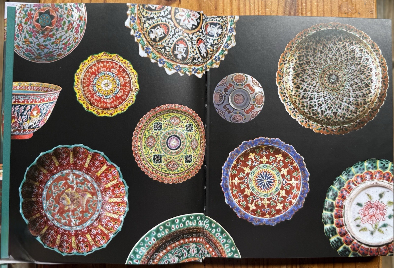 Bencharong : Chinese Porcelain for Siam; Discover Thai Art by Dawn F. Rooney
