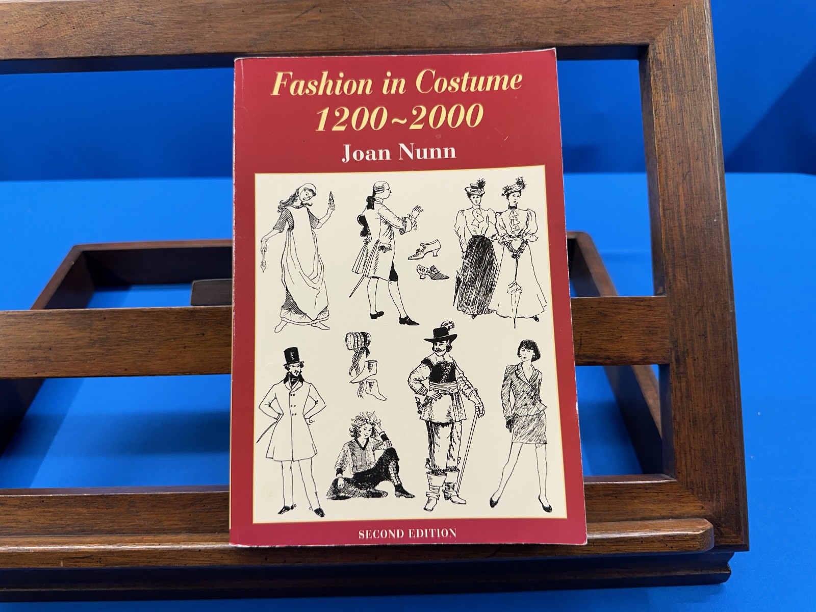 Fashion in Costume 1200-2000- Joan Nunn, 2000, Second Edition