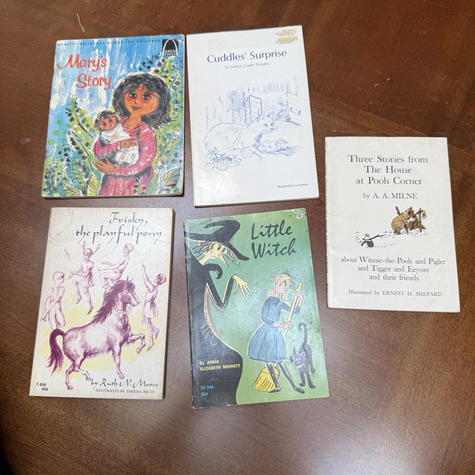 Large Lot of 24 Vintage Children’s Books – Scholastic, Willowisp ++ 1950s-80s