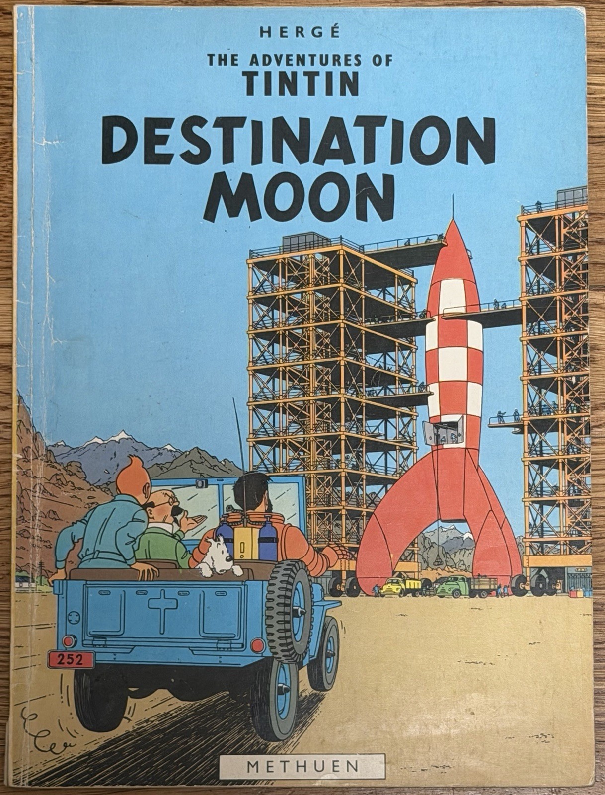 Herge Tintin Destination Moon 1974 Methuen Paperback English Graphic Novel