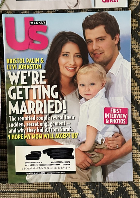 Vintage Lot of 6 US Weekly Magazines 2010 Celebrity Gossip Fashion Party Life