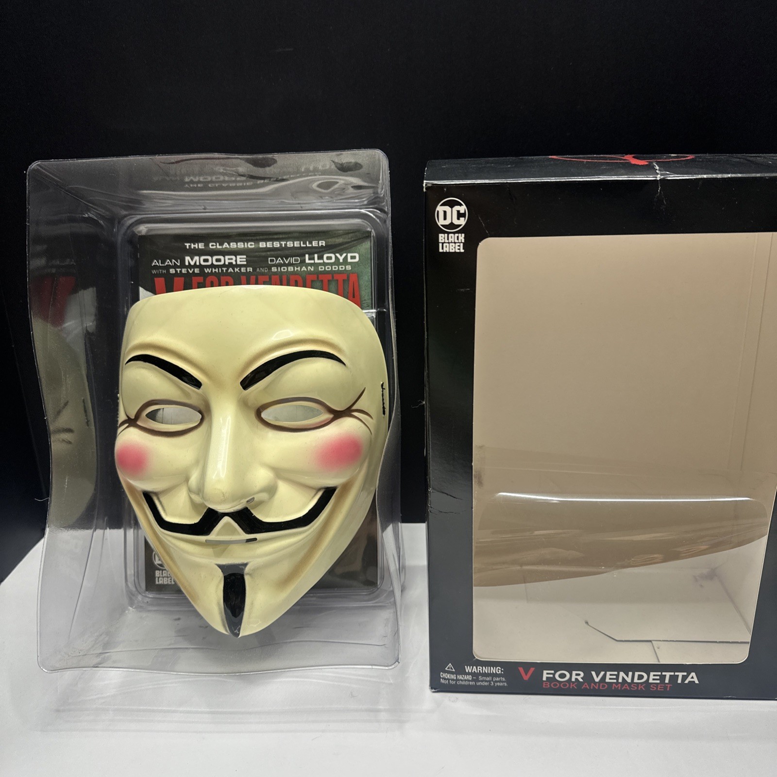V for Vendetta Book And Mask Set Brand New, Damaged Box Only