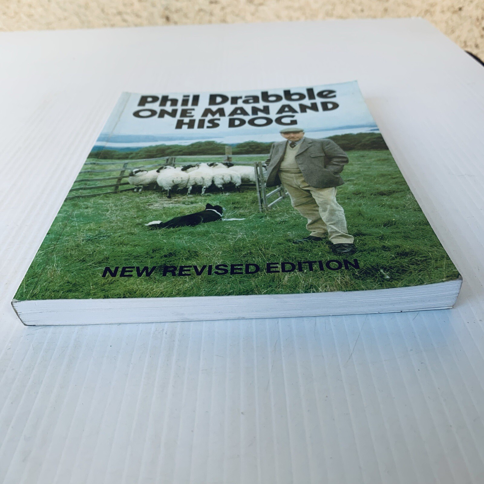 Phil Drabble One Man And His Dog Vintage New Revised Edition Softcover 1984