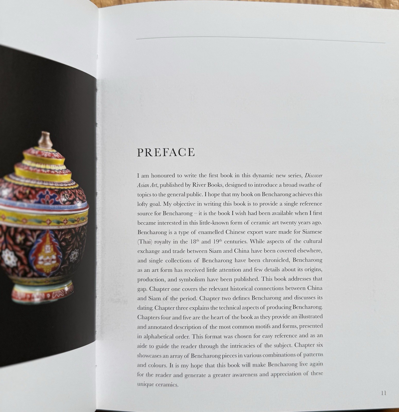 Bencharong : Chinese Porcelain for Siam; Discover Thai Art by Dawn F. Rooney
