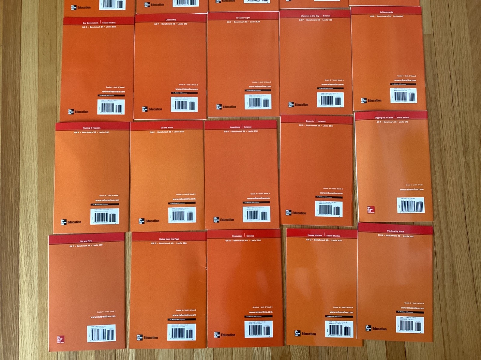 MCGRAW HILL WONDERS LEVELED READERS / GRADE 4 / APPROACHING / 30 BOOKS