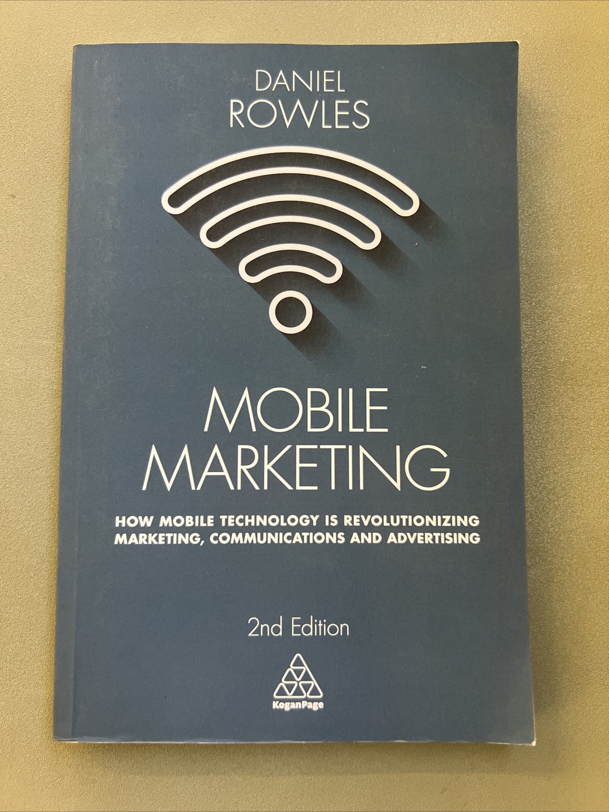 Mobile Marketing : How Mobile Technology Is Revolutionizing Marketing, Communica