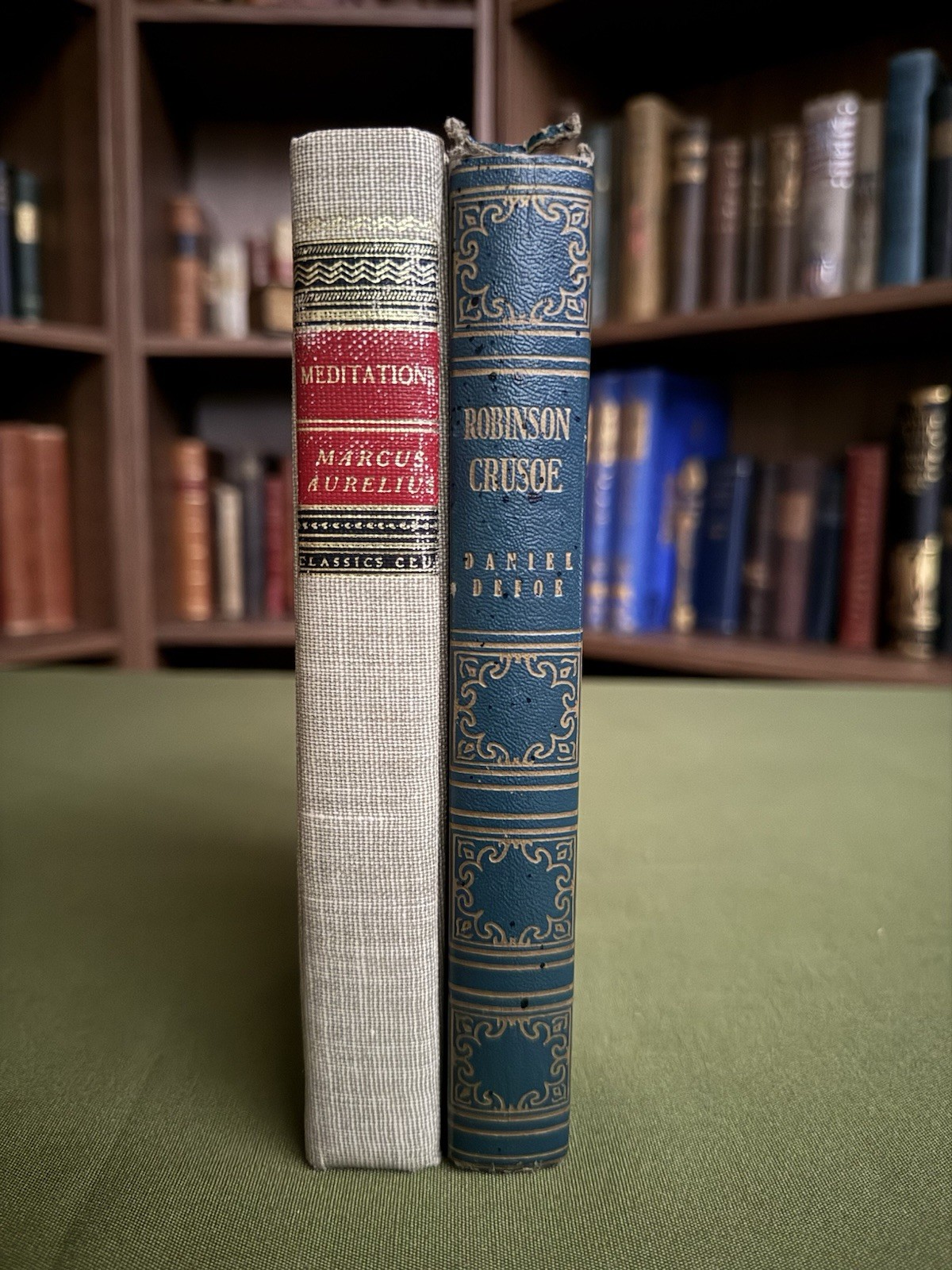 Vintage Classics Lot Meditations Marcus Aurelius & Robinson Crusoe Decorative