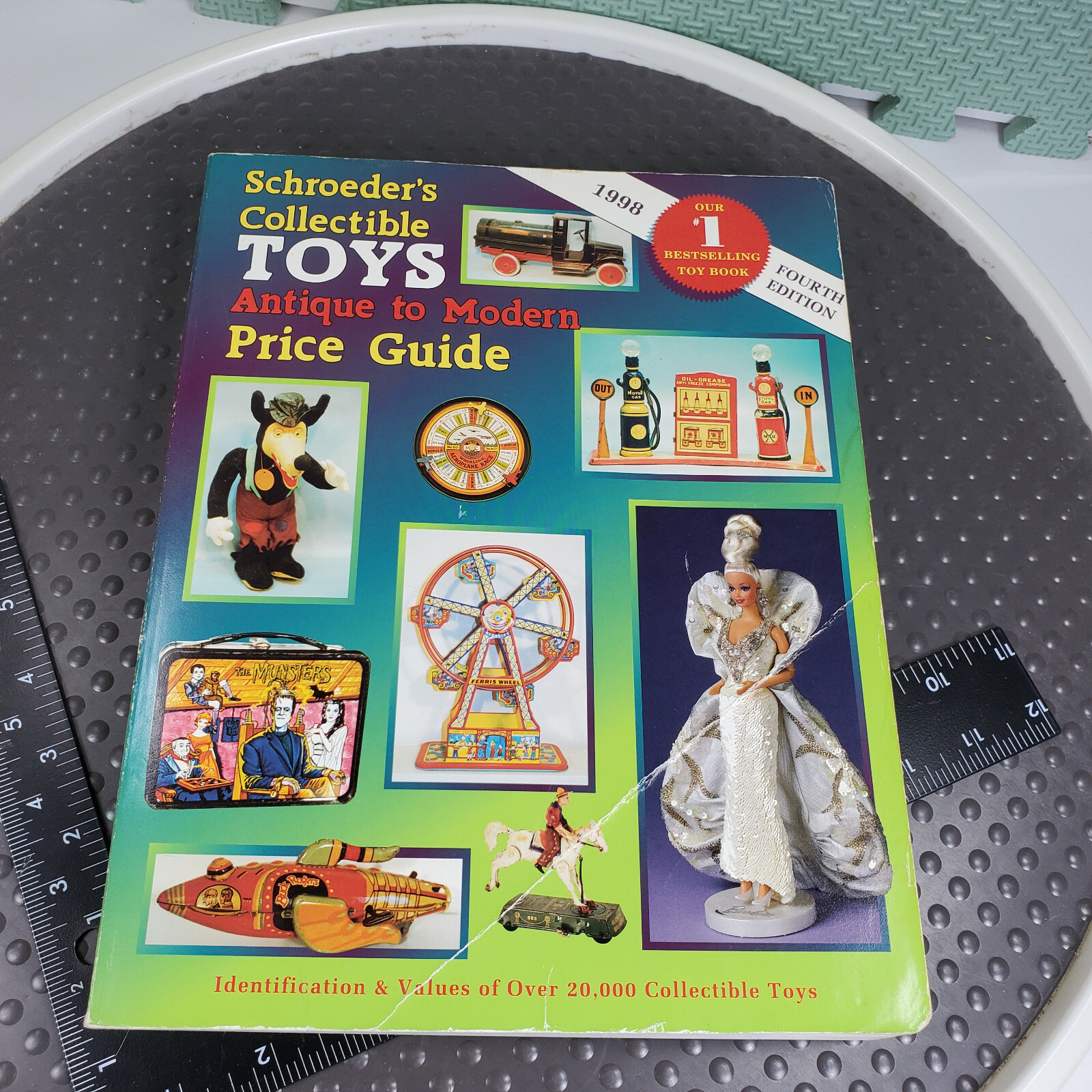 Toy Antique to Modern Price Guide Schroeder’s 502 pages 1998 – 4th Edition