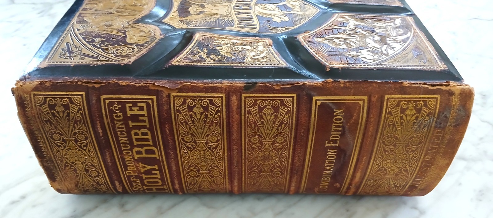 1800’s Self Pronouncing King James Bible w/ 500+ Pictures & Chronological Tables