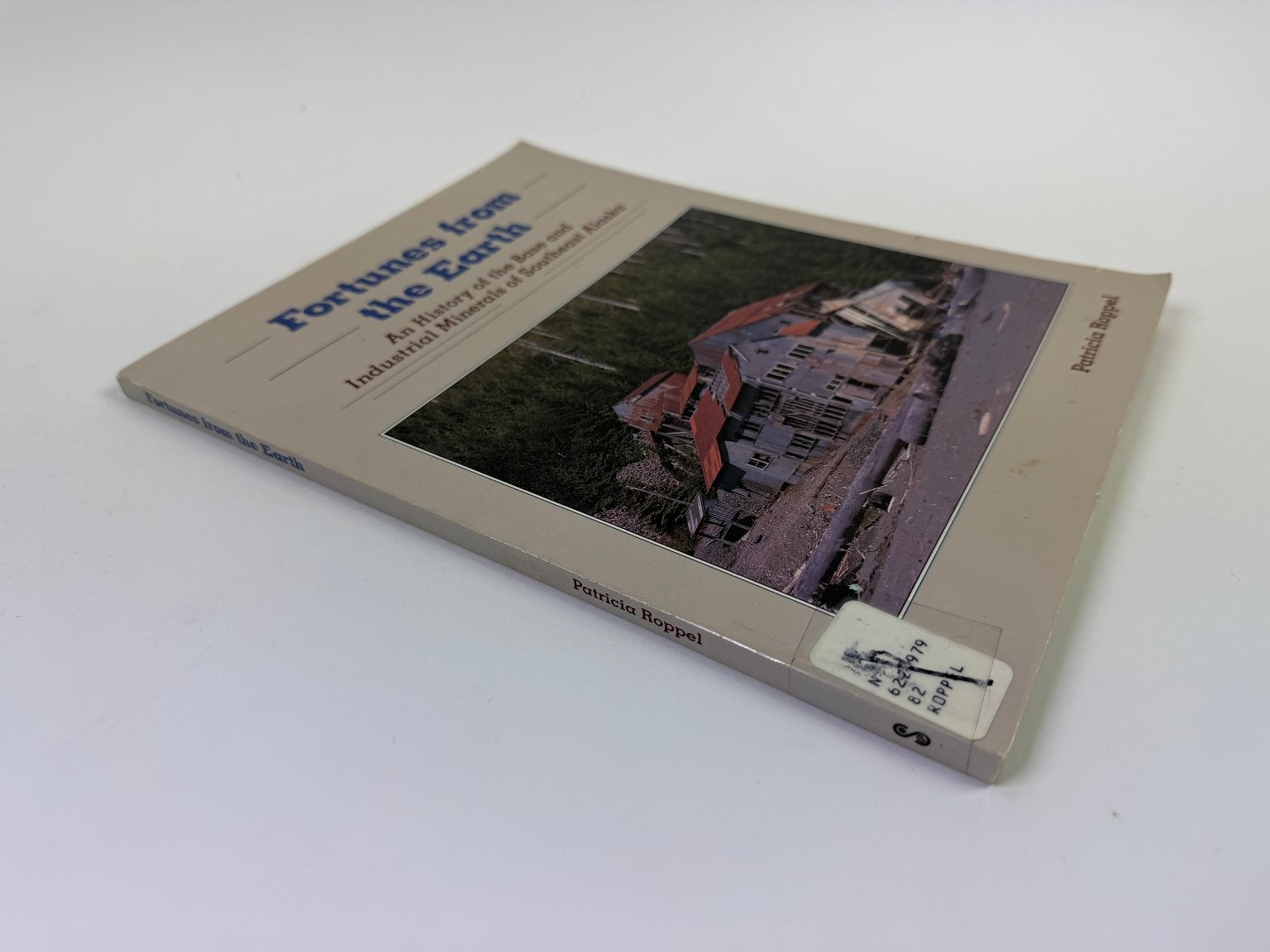 Fortunes from the Earth Patricia Roppel 1991 Alaska Mining History Minerals