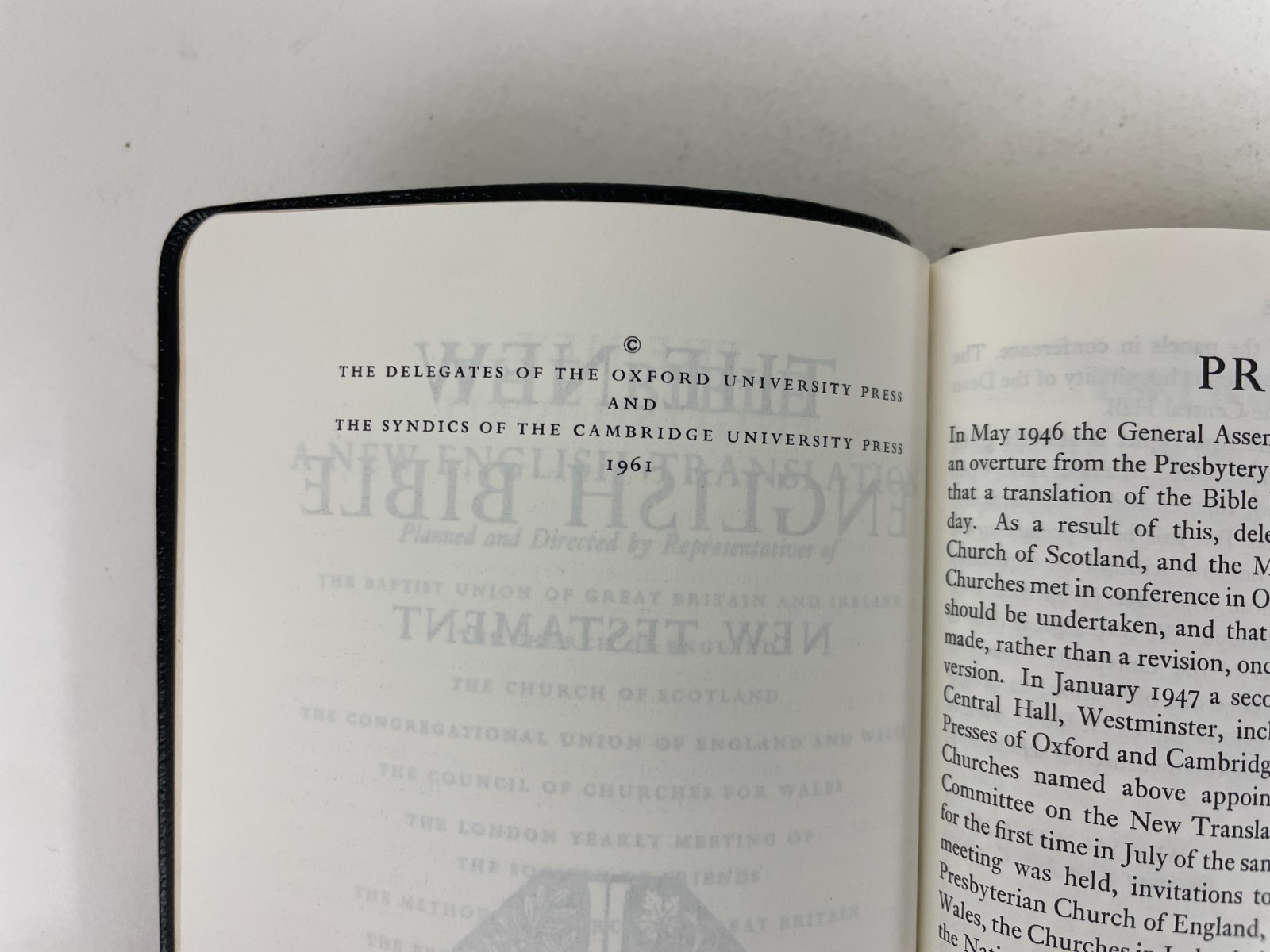 Oxford/Cambridge New English Bible New Testament pocket compact USA leather VG