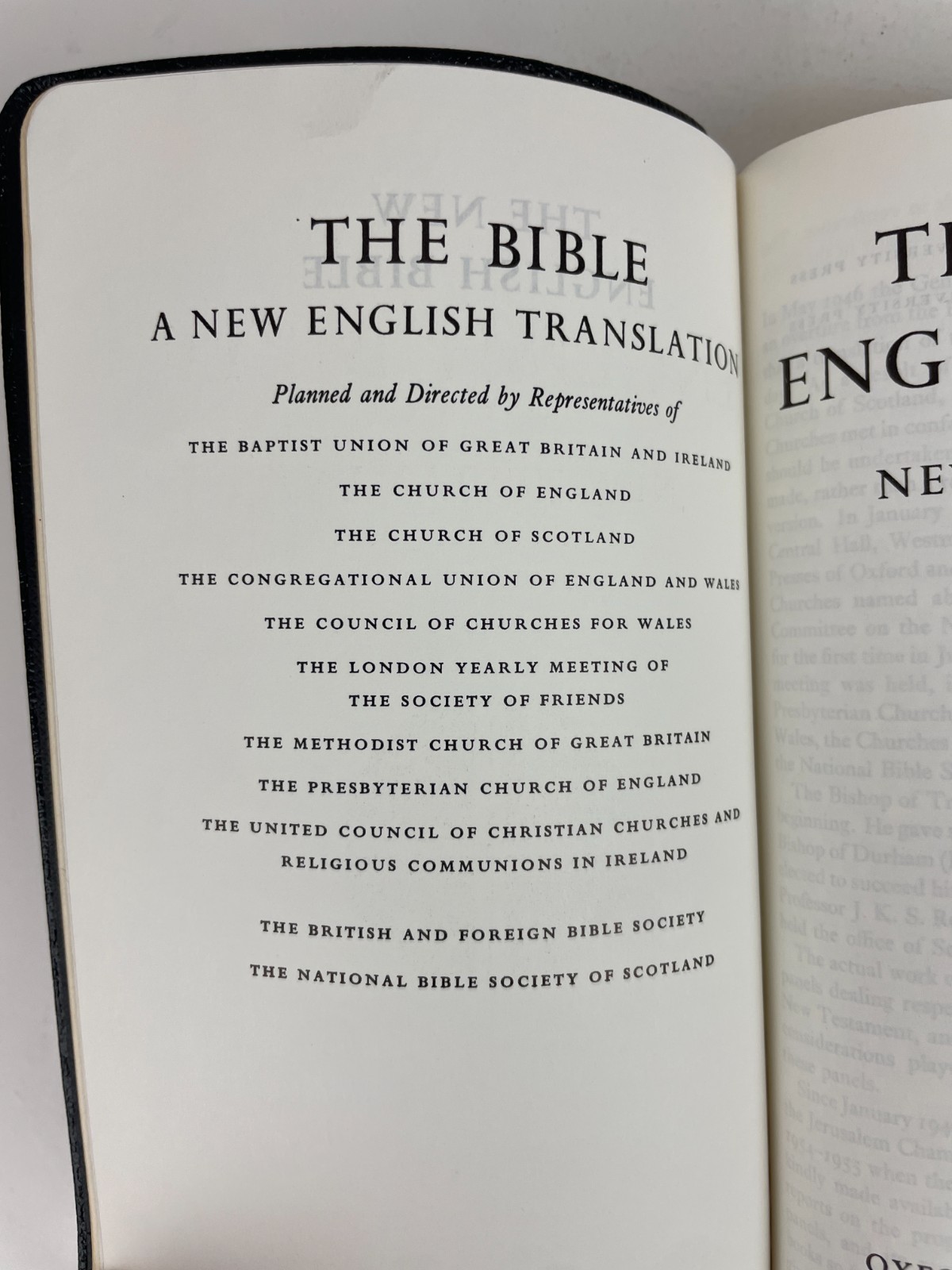 Oxford/Cambridge New English Bible New Testament pocket compact USA leather VG