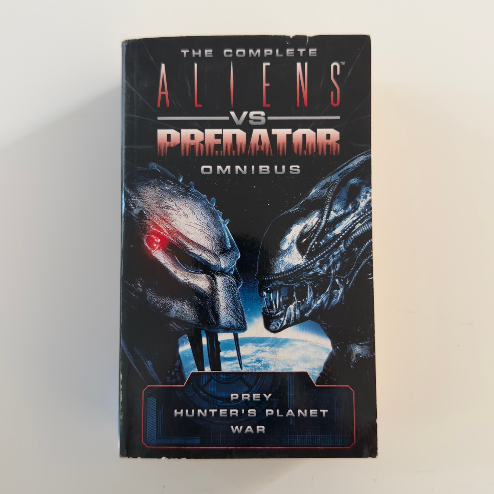 Aliens vs Predator The Complete Omnibus Titan Paperback Book 1st Edition 2016