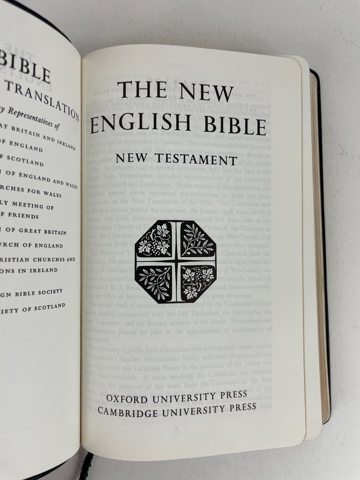 Oxford/Cambridge New English Bible New Testament pocket compact USA leather VG