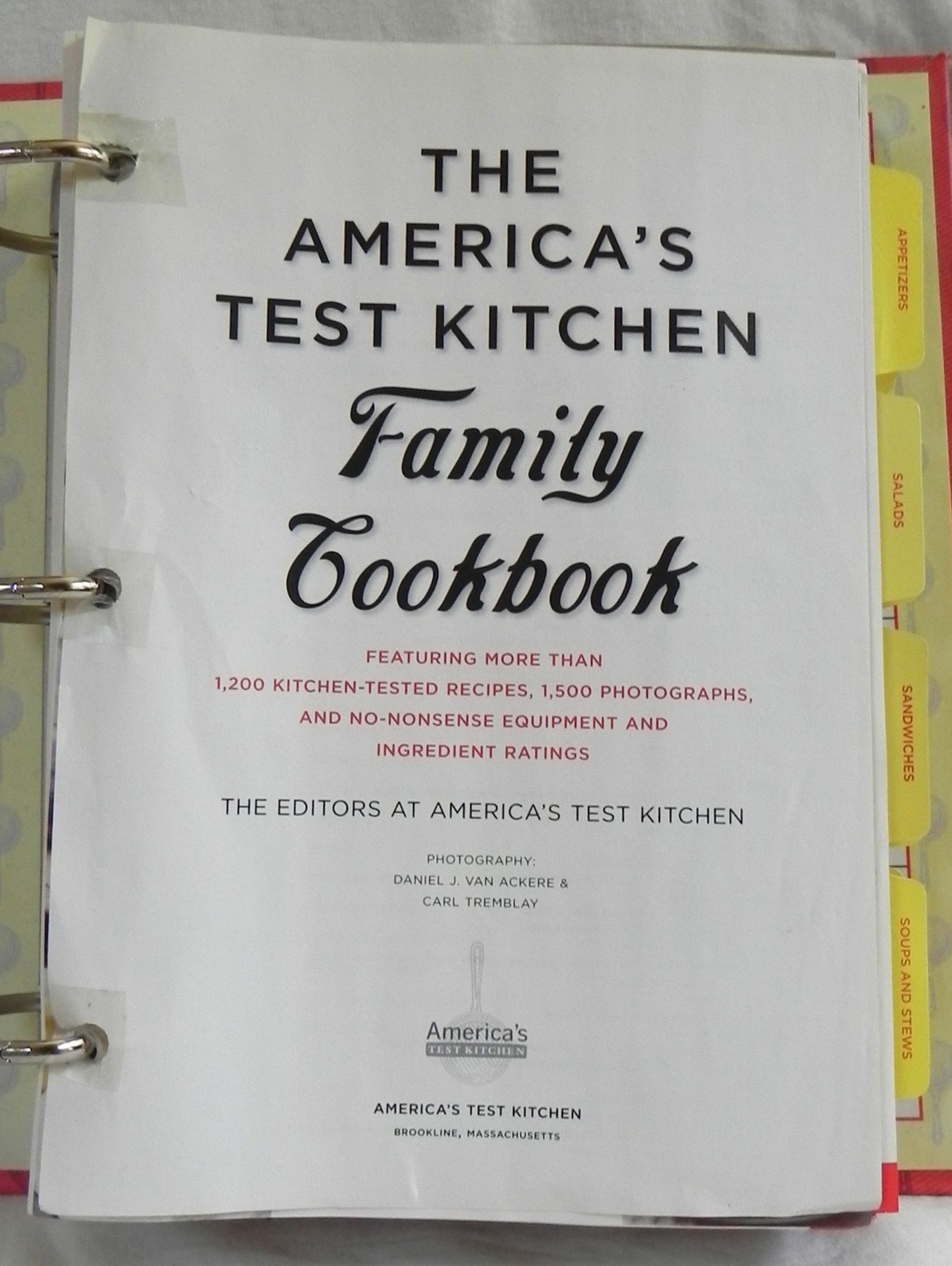 „The America’s Test Kitchen Family Cookbook“ 1200 Recipes, 848 Pages, 2005, VG