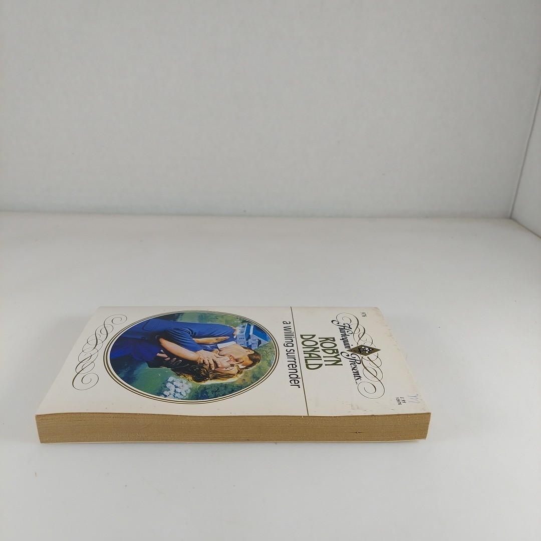 A Willing Surrender Robyn Donald 1987 Harlequin Paperback #976