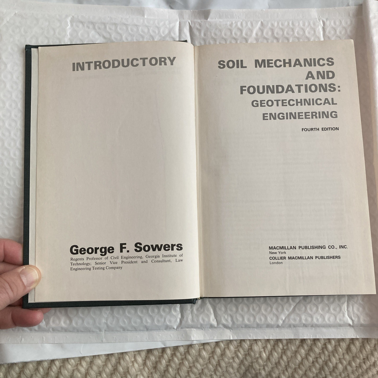 Introductory Soil Mechanics And Foundations: Geotechnical Engineering 4th ed