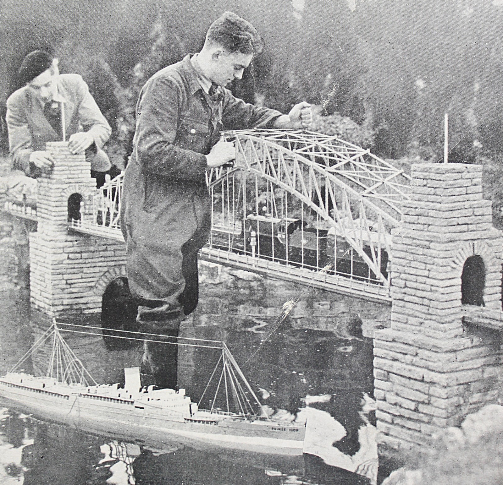 MODEL ENGINEER Magazine Model Bridge Building Trains Boats May 3 1956
