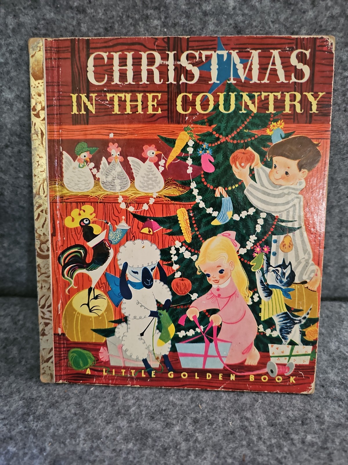 Christmas in the Country (Little Golden Book) – Hardcover – Good